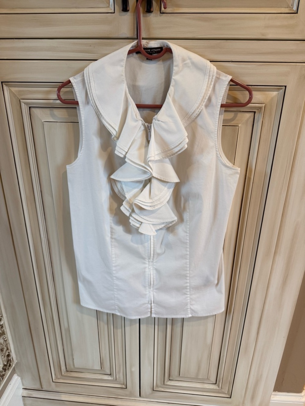 Adrienne Vittadini White Sleeveless Ruffle-Front Blouse with front zipper